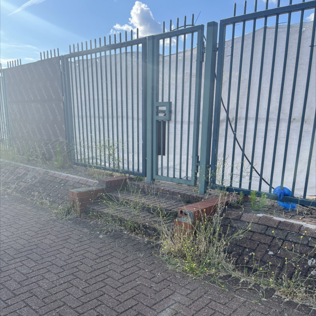 Banks gaps walls