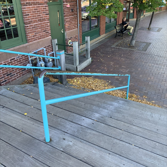 Blue rail boi 