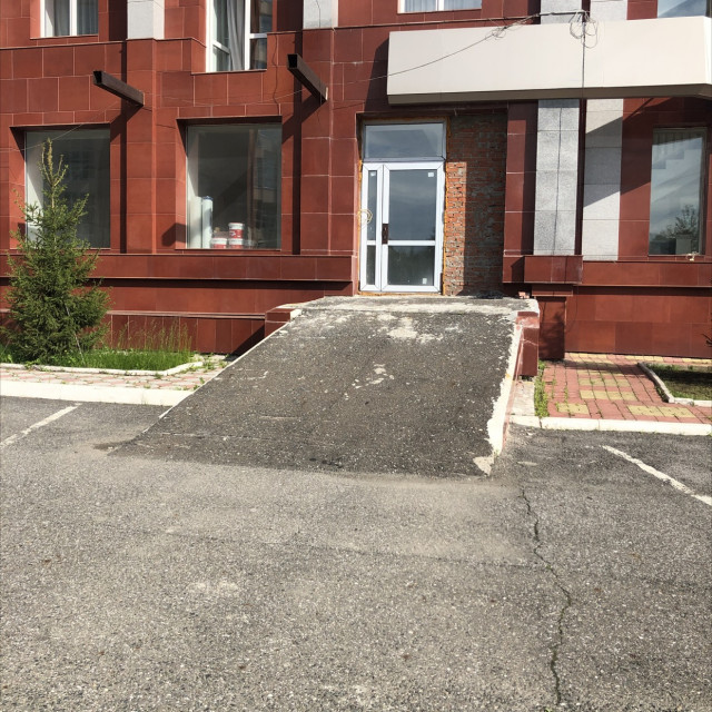 Elegant hotel hip and ledge