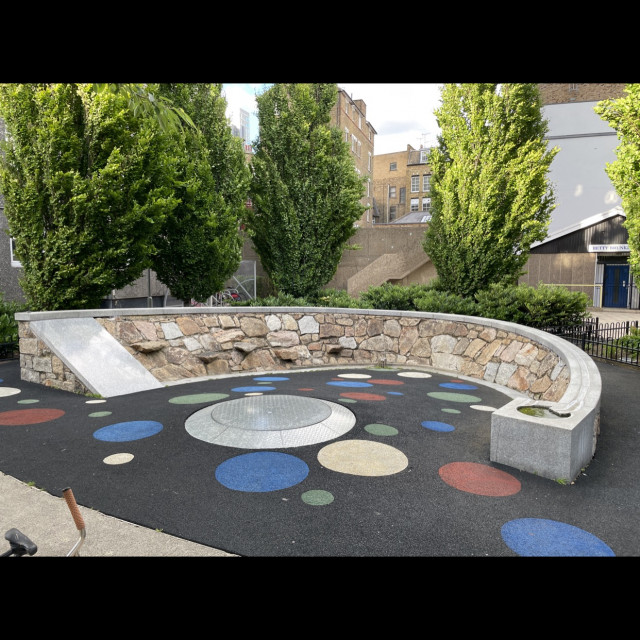 Curvy ledge bank thing