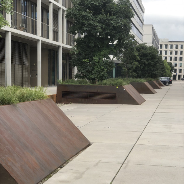 Hotel Wallrides/Curbs