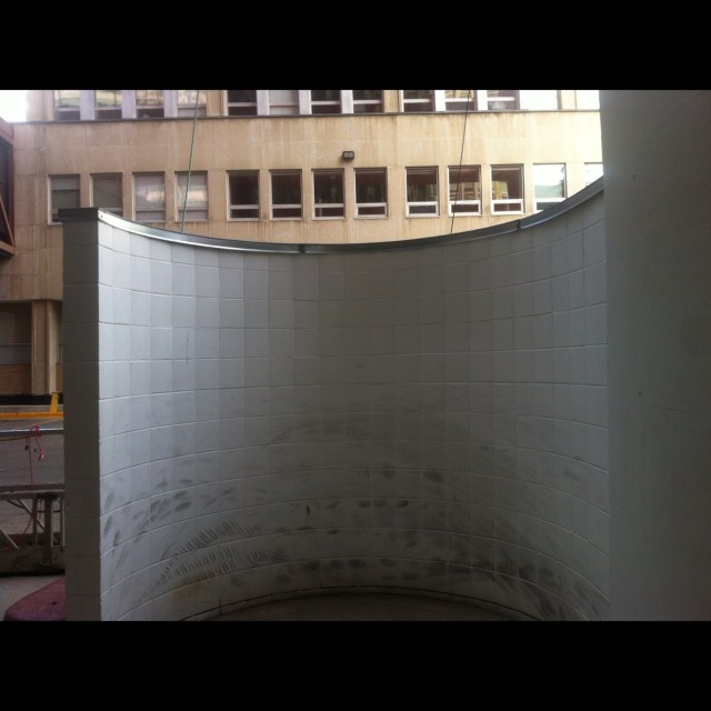 Curve wall