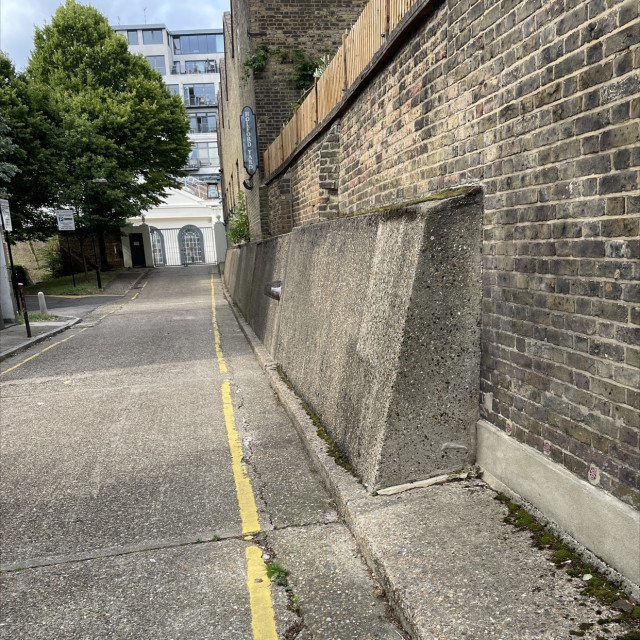 Alleyway wallride