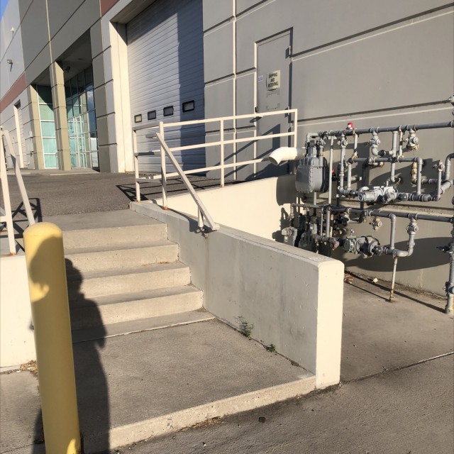 Rail to ledge 