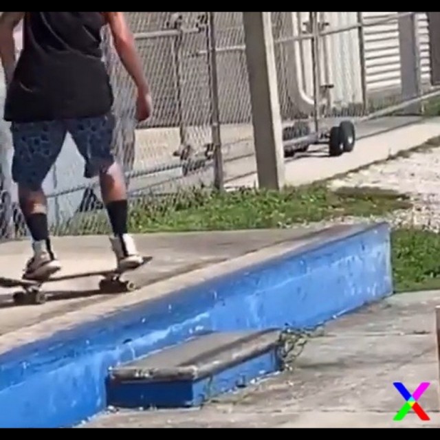 Boarder Blue Ledge Wit Dat Iron