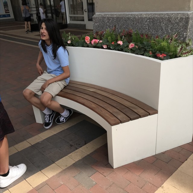 Curve ledge 