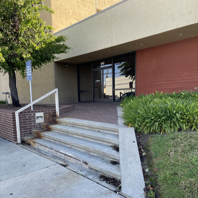 big 4 stair with ramp on the side