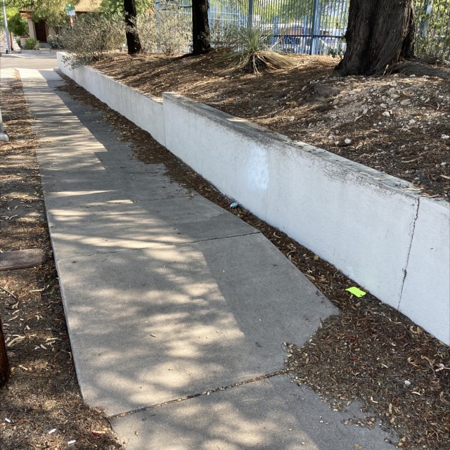 Sidewalk kicker to ledge