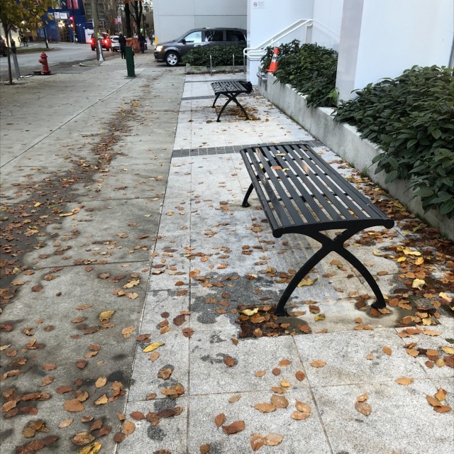 Double bench ledge