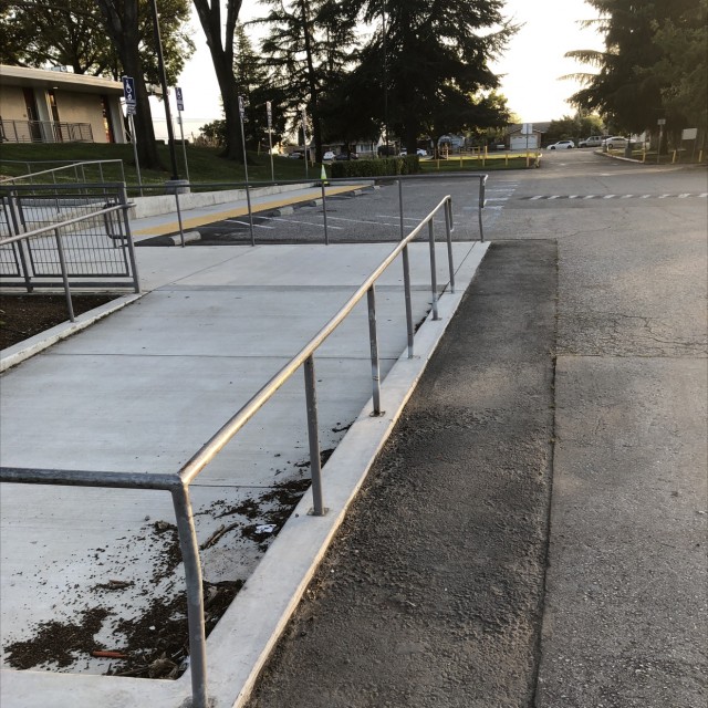 Short up rail
