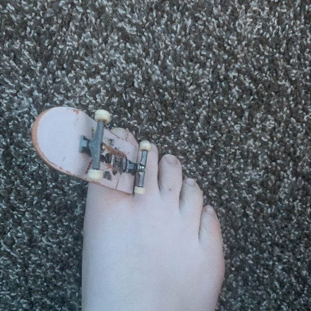 Fingerboard Foot ledge 
