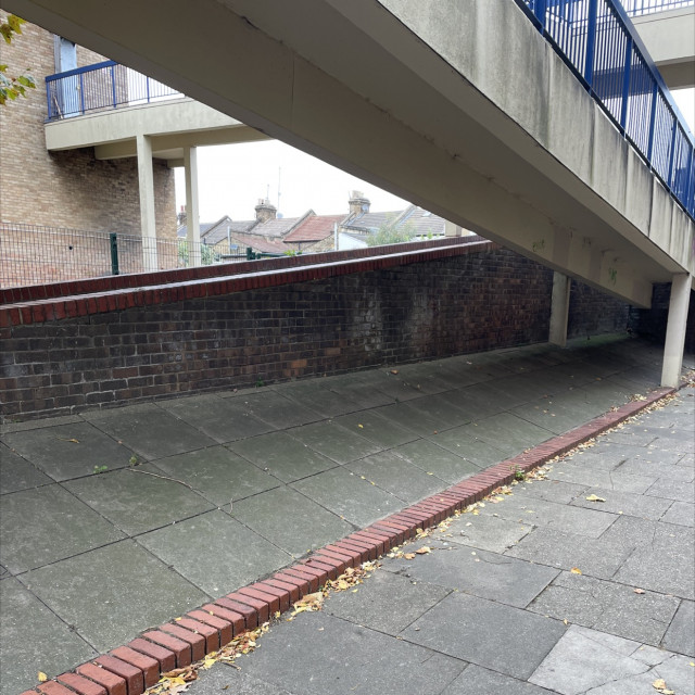 Bank to wall 