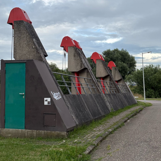 Bank or wall