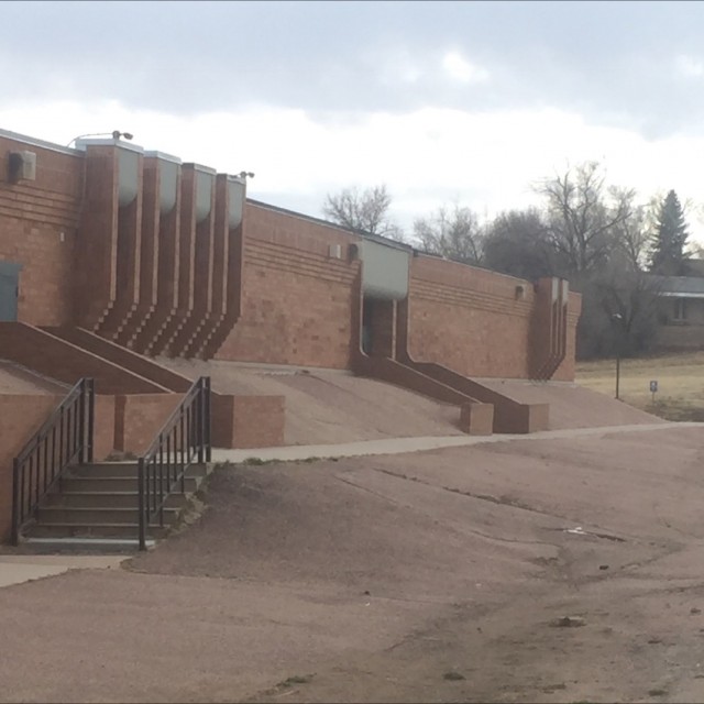 bank -> wall 
