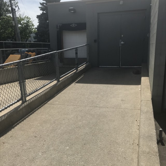 Cool rail with ledge and stuff
